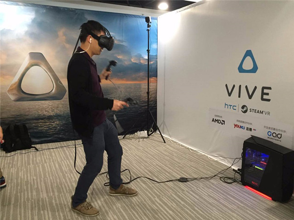 英特尔展示无线VR样品机，VR设备摆脱线